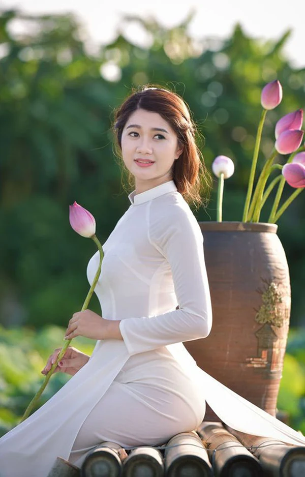 Chụp hình ảnh gái Việt áo dài đầy sức sống