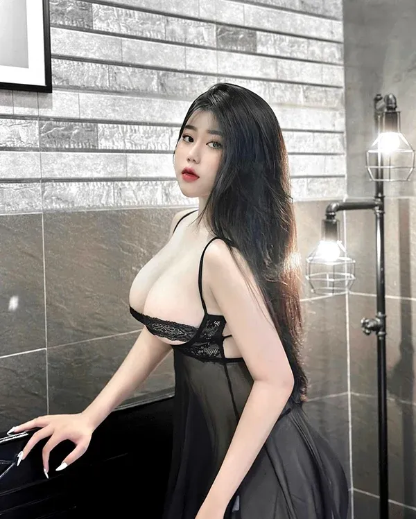 Ảnh avatar gái xinh quyến rũ khoe vẻ đẹp vòng một tinh tế, cuốn hút.