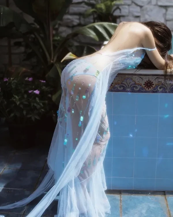 Gái Trung Quốc mê hoặc trong bộ bikini trong suốt. Gái Trung Quốc mê hoặc trong bộ bikini trong suốt.