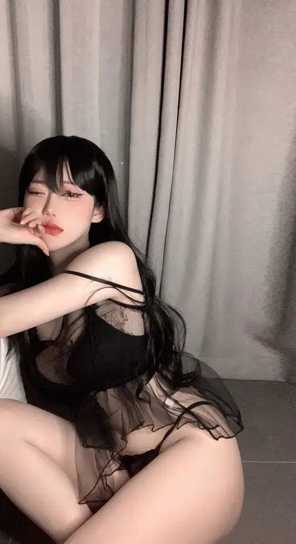 Bộ hình ảnh bikini ren đen quyễn rũ của gái Hàn