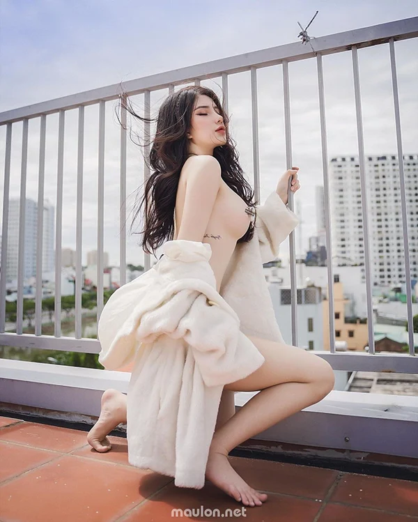 Hot girl quyến rũ không mặc đồ Hot girl quyến rũ không mặc đồ