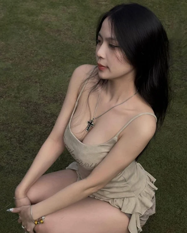 Loạt hình gái 9x ấn tượng với thân hình đồng hồ cát Loạt hình gái 9x ấn tượng với thân hình đồng hồ cát