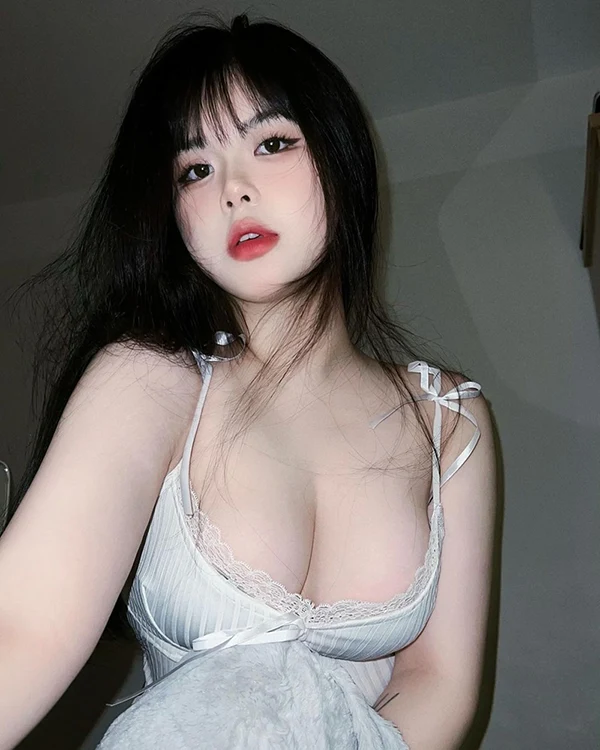 Ảnh cô gái hở vai tinh tế Ảnh cô gái hở vai tinh tế