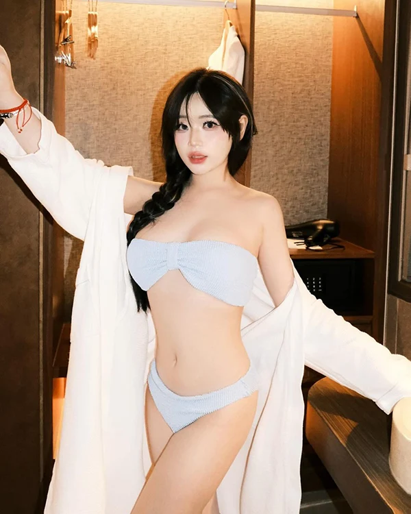 Hình hot girl thanh lịch khoe bikini Hình hot girl thanh lịch khoe bikini