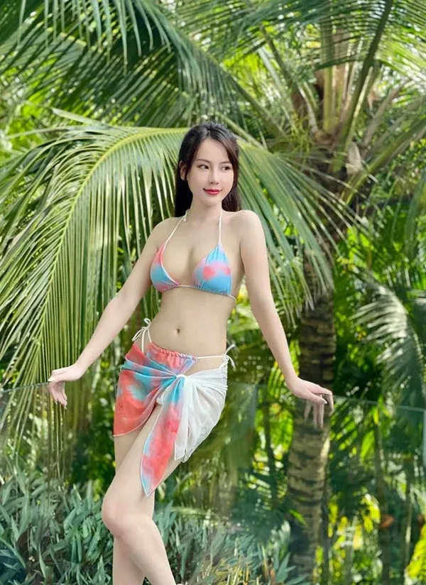 Người đẹp Việt trẻ trung với vòng một căng tràn bikini biển Người đẹp Việt trẻ trung với vòng một căng tràn bikini biển