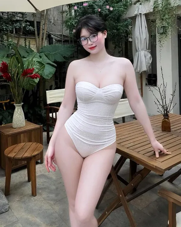 Loạt ảnh gái 2k4 kiêu sa trong bikini Loạt ảnh gái 2k4 kiêu sa trong bikini