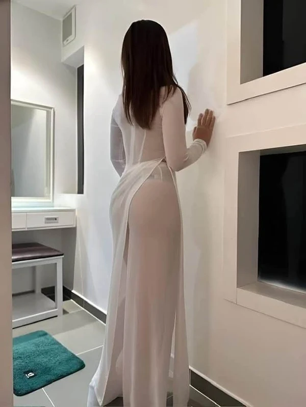 Loạt ảnh gái xinh áo dài thướt tha, khoe đường nét quyến rũ