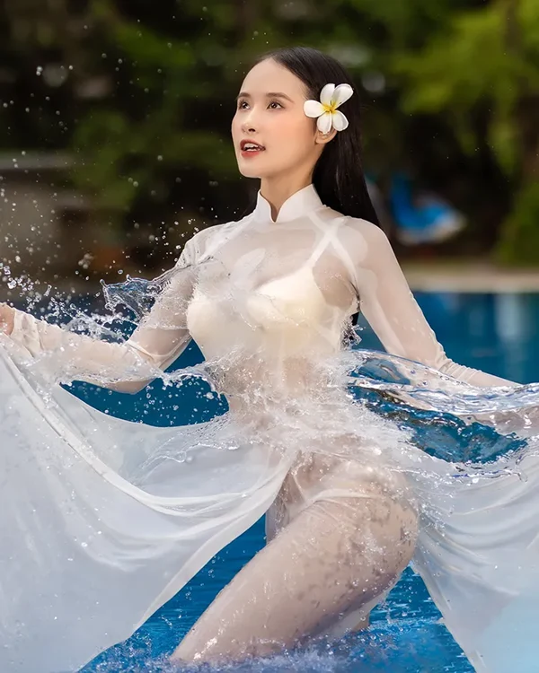 Xem ảnh mẫu ảnh áo dài uyển chuyển, tôn vinh vẻ đẹp thanh thoát