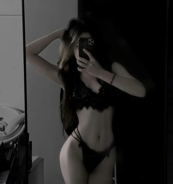 Tải ảnh gái xinh mặc bikini che mặt