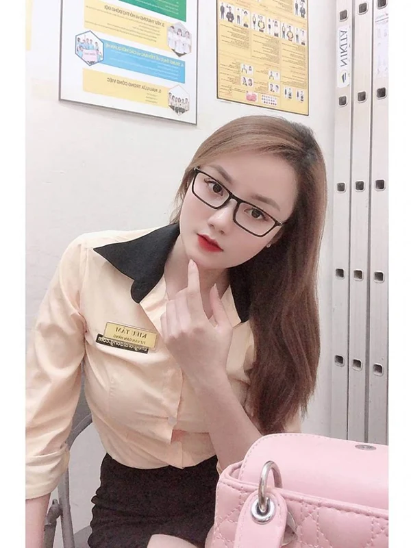 Bộ hình ảnh gái tgdd ánh mắt biết nói
