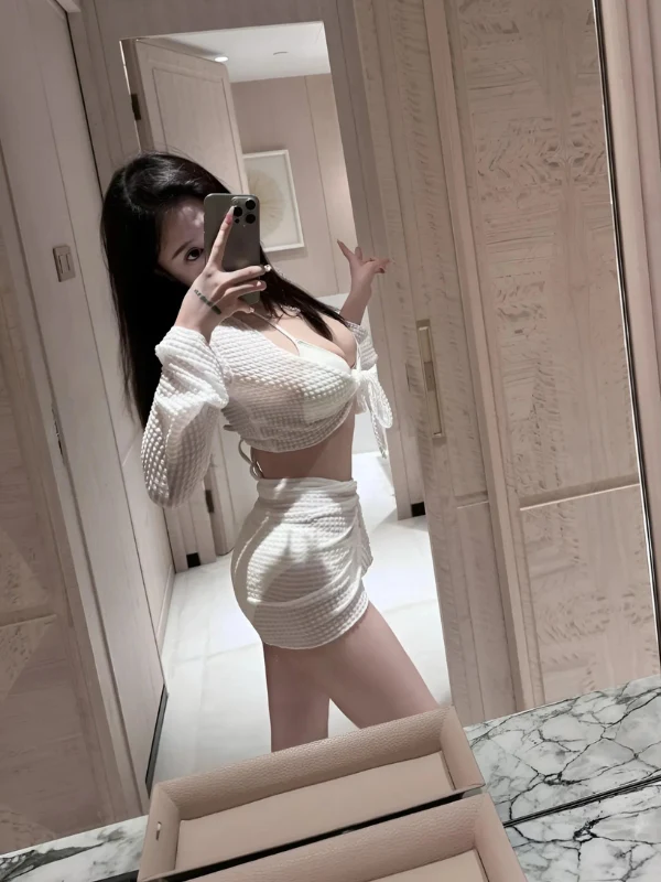 Chụp hình người mẫu vóc dáng nở nang, thu hút