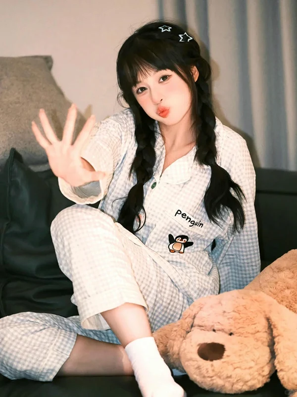 Tải ảnh người mẫu quyến rũ trong váy ngủ