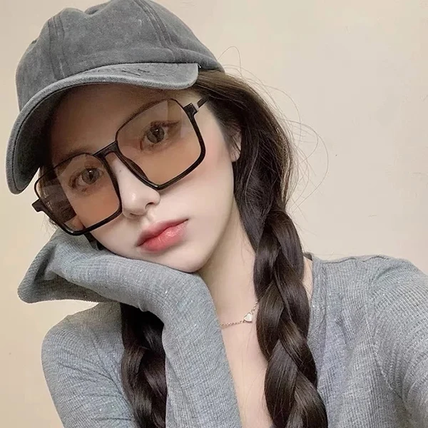 Tải hình ảnh gái việt đội mũ mix kính cực thời thượng