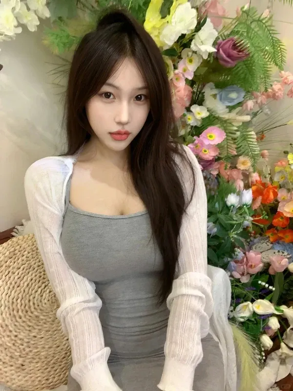 Xem hình ảnh hot girl duyên dáng, vóc dáng mũm mĩm