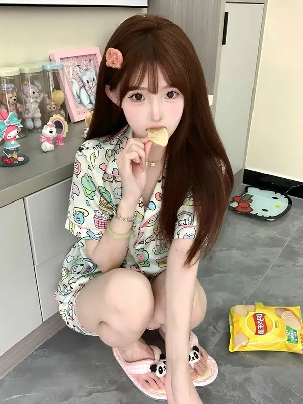 Hình hot girl 9x cuốn hút trong trang phục ngủ