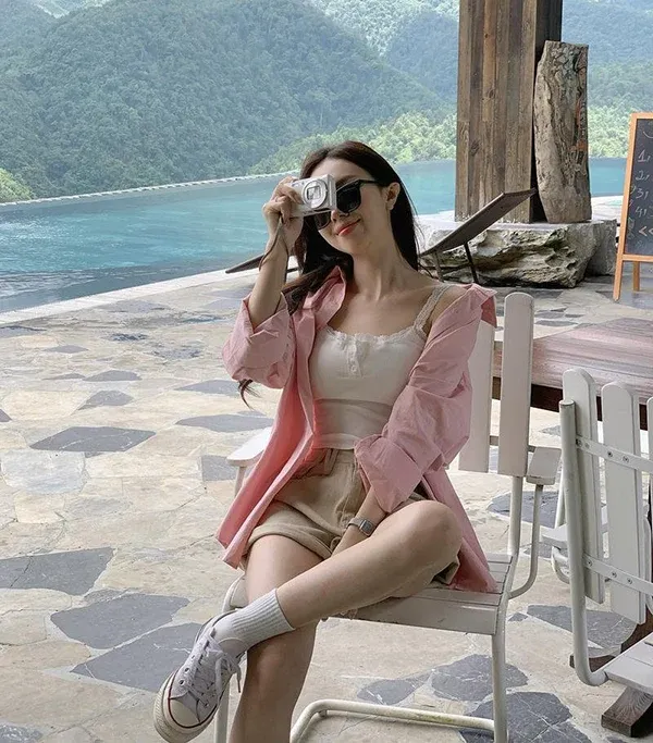 Tải hình gái dễ thương diện short lưng cao body đẹp