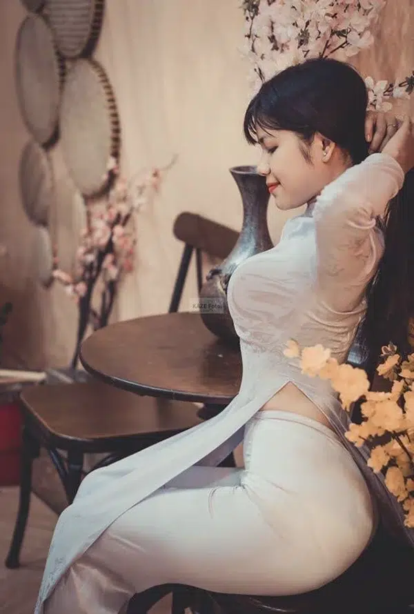 Áo dài mỏng dính tinh tế