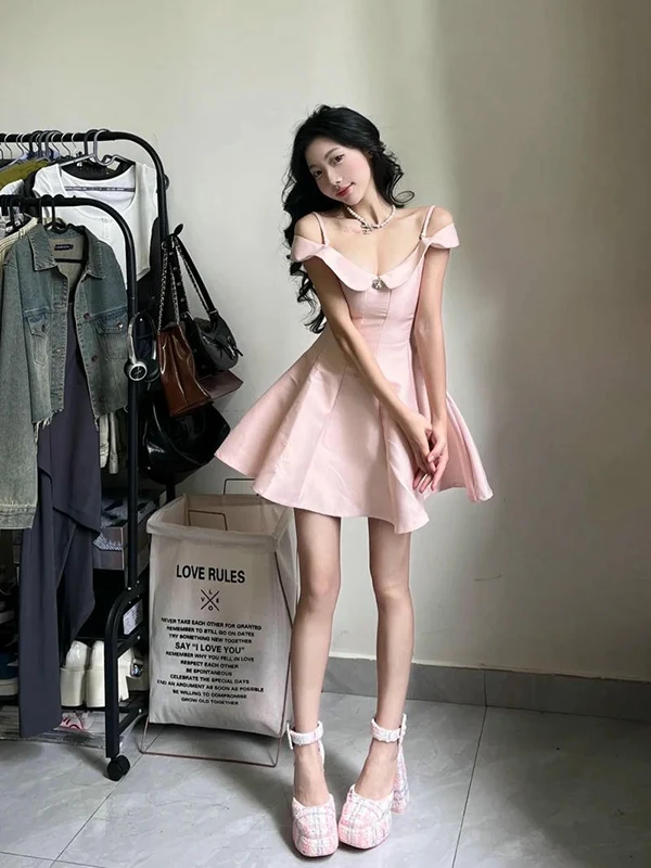 Xem ảnh gái 2k4 mặc pinky cực kỳ thu hút