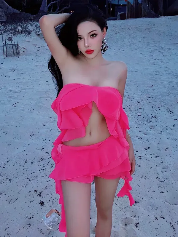 Gái xinh mặc đồ pinky gợi cảm