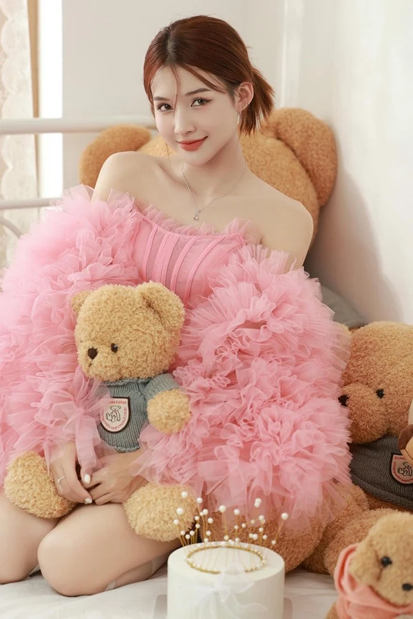 Ảnh mạng gái dễ thương mặc pinky cười duyên dáng