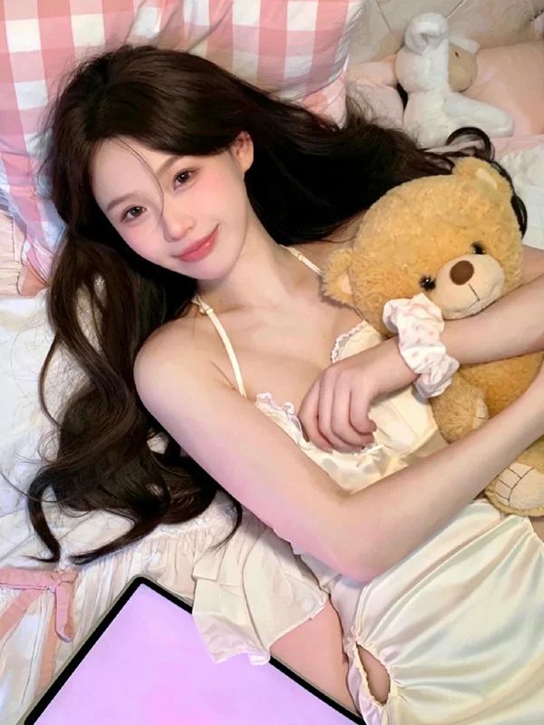 Ảnh gái xinh quyến rũ với bộ cánh ngủ