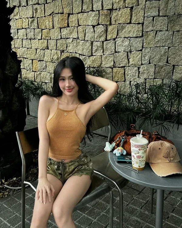 Ngắm hình hot girl mặc quần ngắn năng động