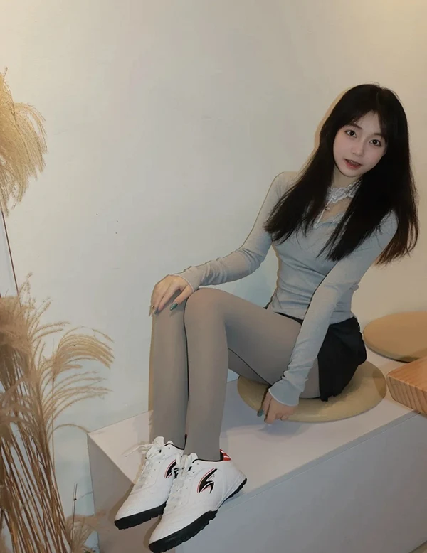 Album ảnh gái xinh mặc vớ dài body đẹp