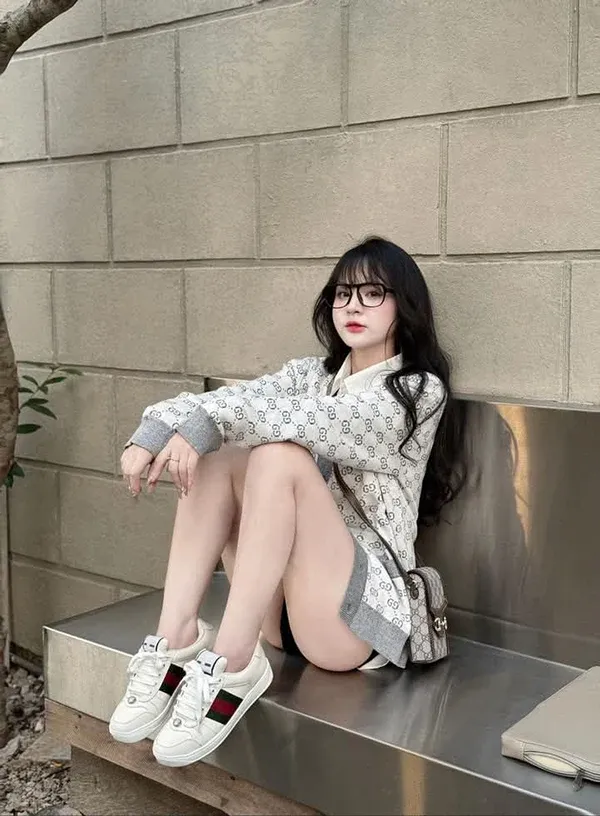 Album ảnh nữ sinh khoe vẻ năng động đầm ngắn
