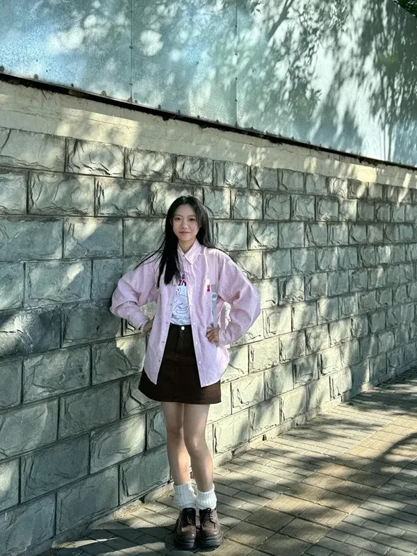 Xem ảnh gái cute diện outfit màu hồng cực xinh