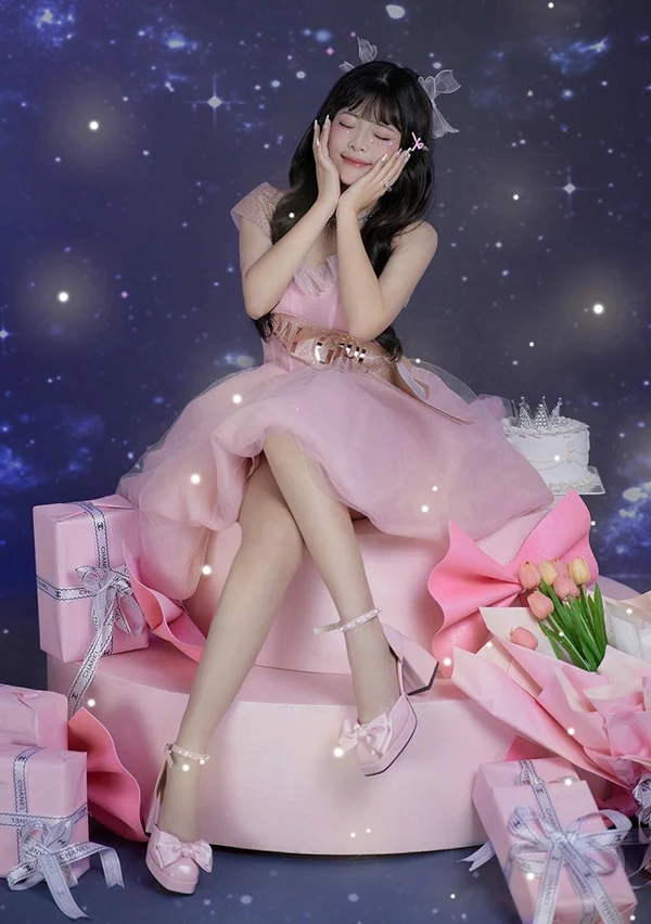 Loạt hình ảnh gái xinh mặc pinky nhẹ nhàng tinh khôi