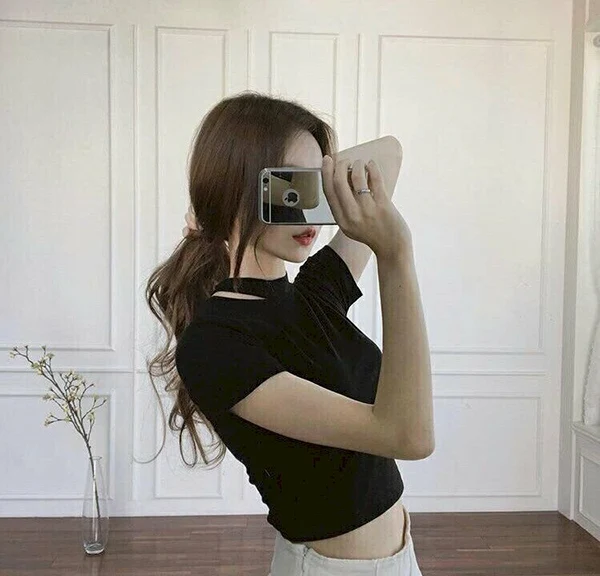 Xem ảnh gái sexy dùng điện thoại cực hút