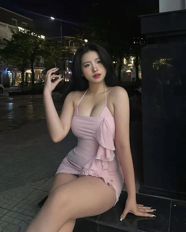 Hình ảnh cô gái Việt dáng mũm mĩm, duyên dáng