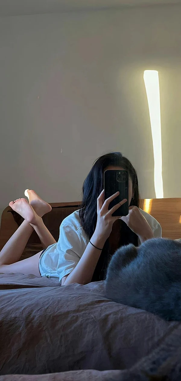 Ngắm hình gái xinh che mặt bằng camera trước