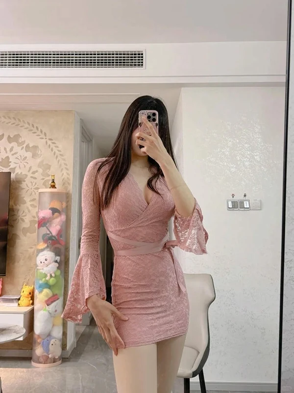 Album hình gái 9x diện váy pink style cực kỳ hút mắt