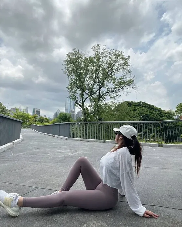 Loạt ảnh gái cute mặc legging khoe đùi thon