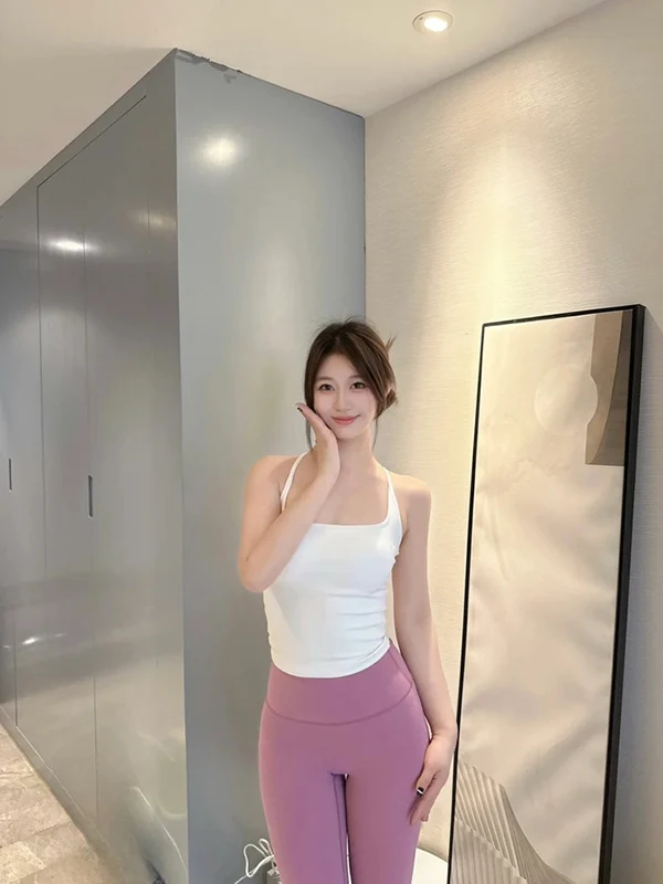 Hình ảnh gái gợi cảm dáng S-line trong legging