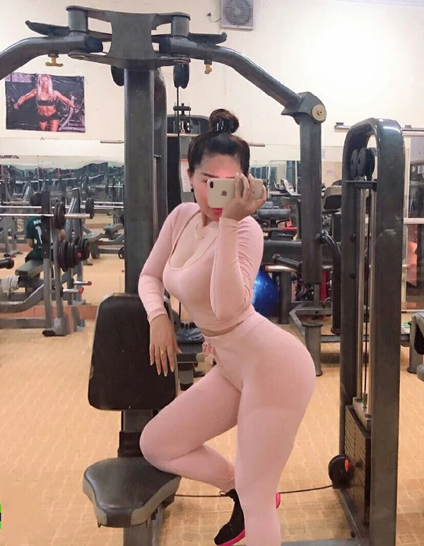 Loạt hình gái xinh mặc quần gym ôm cơ thể