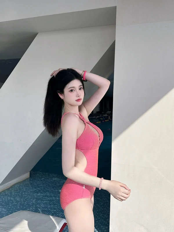 Bộ ảnh gái xinh diện baby pink mang nét dịu dàng