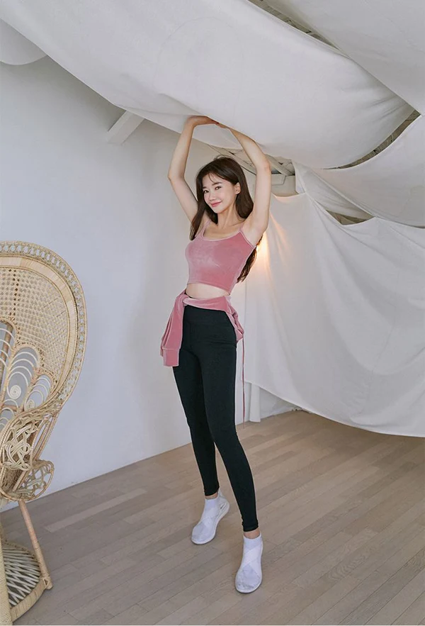 Chụp hình người mẫu mặc quần legging cá tính
