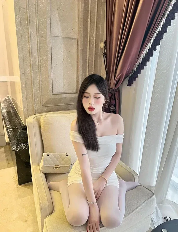 Chụp hình hot girl mặc quần tất dáng chuẩn