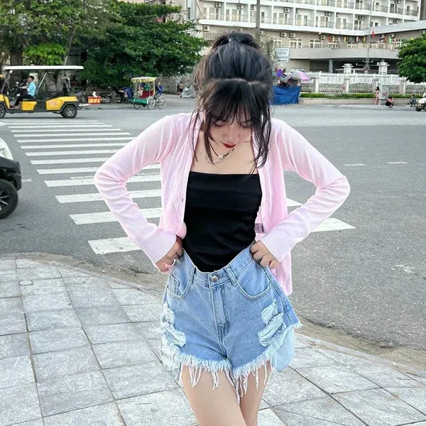 Loạt ảnh gái xinh cá tính mặc short thể thao thời trang
