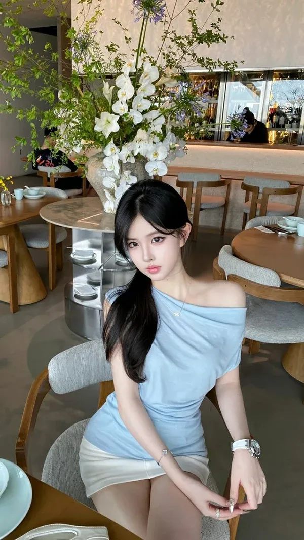 Chụp ảnh hot girl 2k2 thanh lịch váy xòe