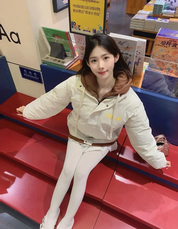 Chụp hình gái cute mặc vớ phối chân váy trẻ trung