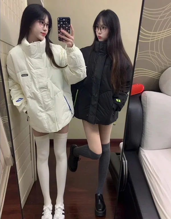Ngắm ảnh người mẫu 2k3 mặc tất mỏng body chuẩn