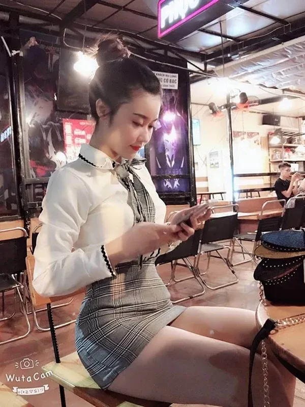 Ngắm ảnh gái dễ thương tgdd chụp nghiêng cuốn hút