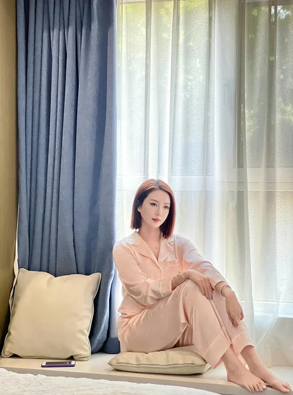 Chụp hình nữ sinh khoe nét đẹp trang phục ngủ