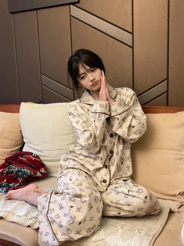 Bộ ảnh gái dễ thương diện bộ đồ ngủ thoải mái