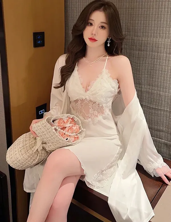 Hình ảnh hot girl 2k1 khoe vẻ váy ngủ