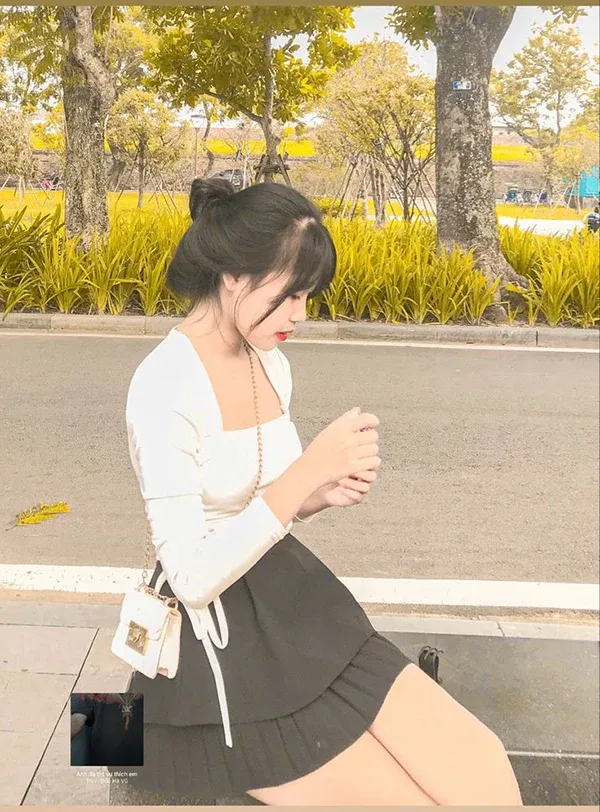 Ảnh cô gái duyên dáng mini skirt thanh thoát