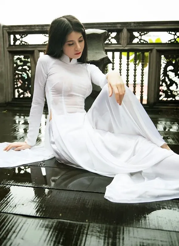 Xem bộ hình người mẫu trang phục tơ lụa gợi cảm